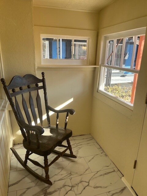 Building Photo - 831 E Platte Ave