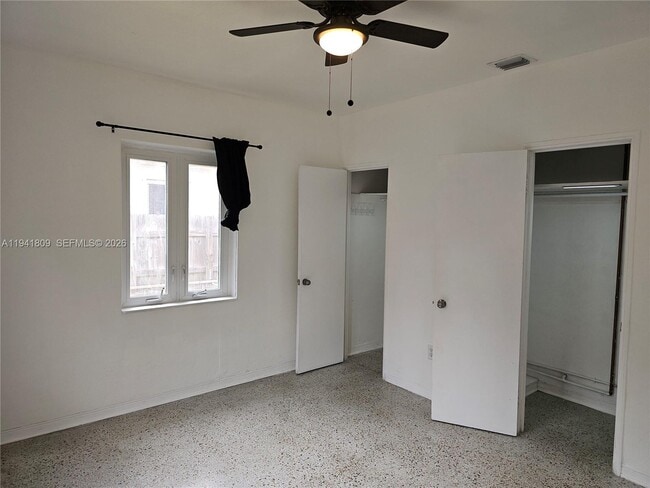 Building Photo - 1100 NE 115th St