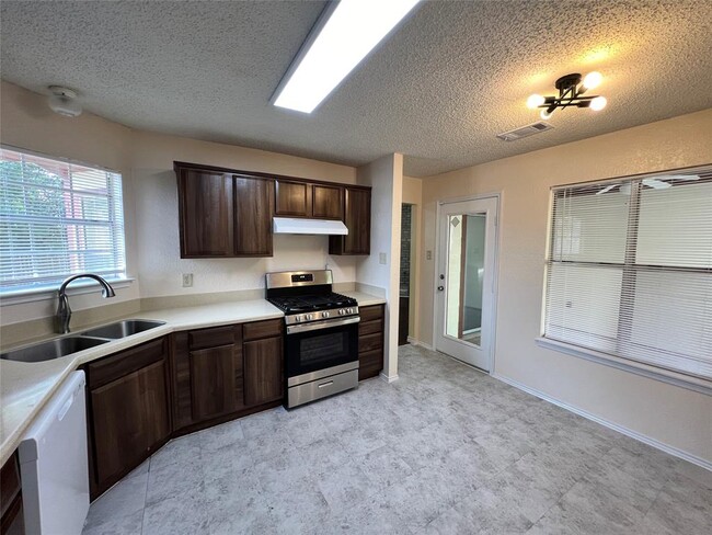 Building Photo - 16202 Edgerly Ct