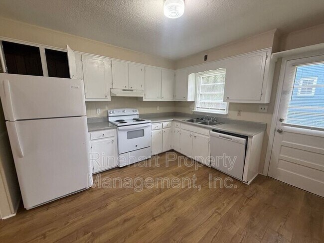 Building Photo - 1570 Marett Blvd