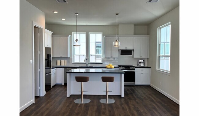 Building Photo - 2802 Grand Fountains Dr