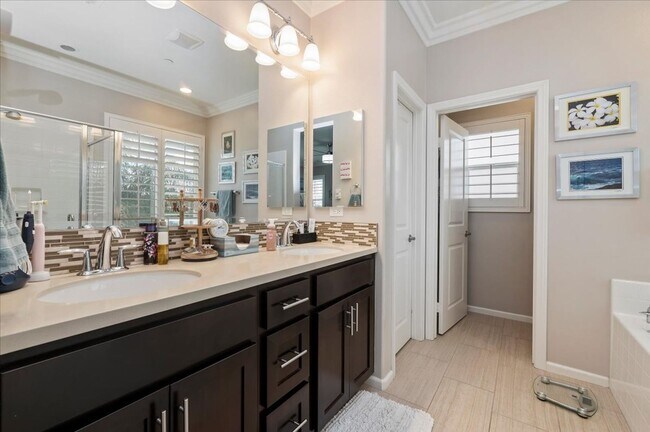 Building Photo - For Rent in Chapman Heights – Cedar Glen C...