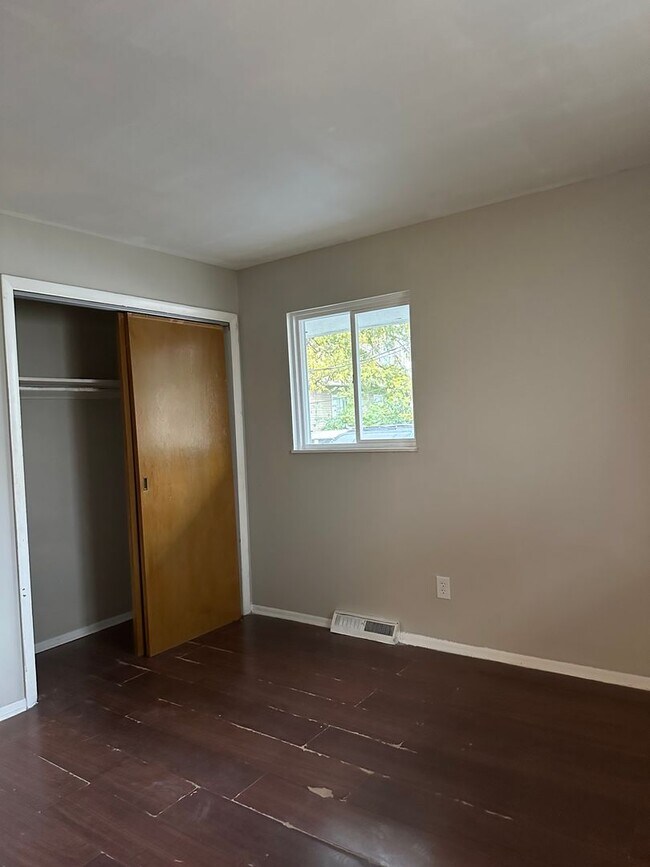 Building Photo - 919-921 Weyant Avenue