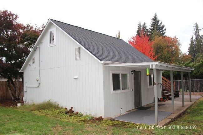 Building Photo - Cute Private Home in Cornelius