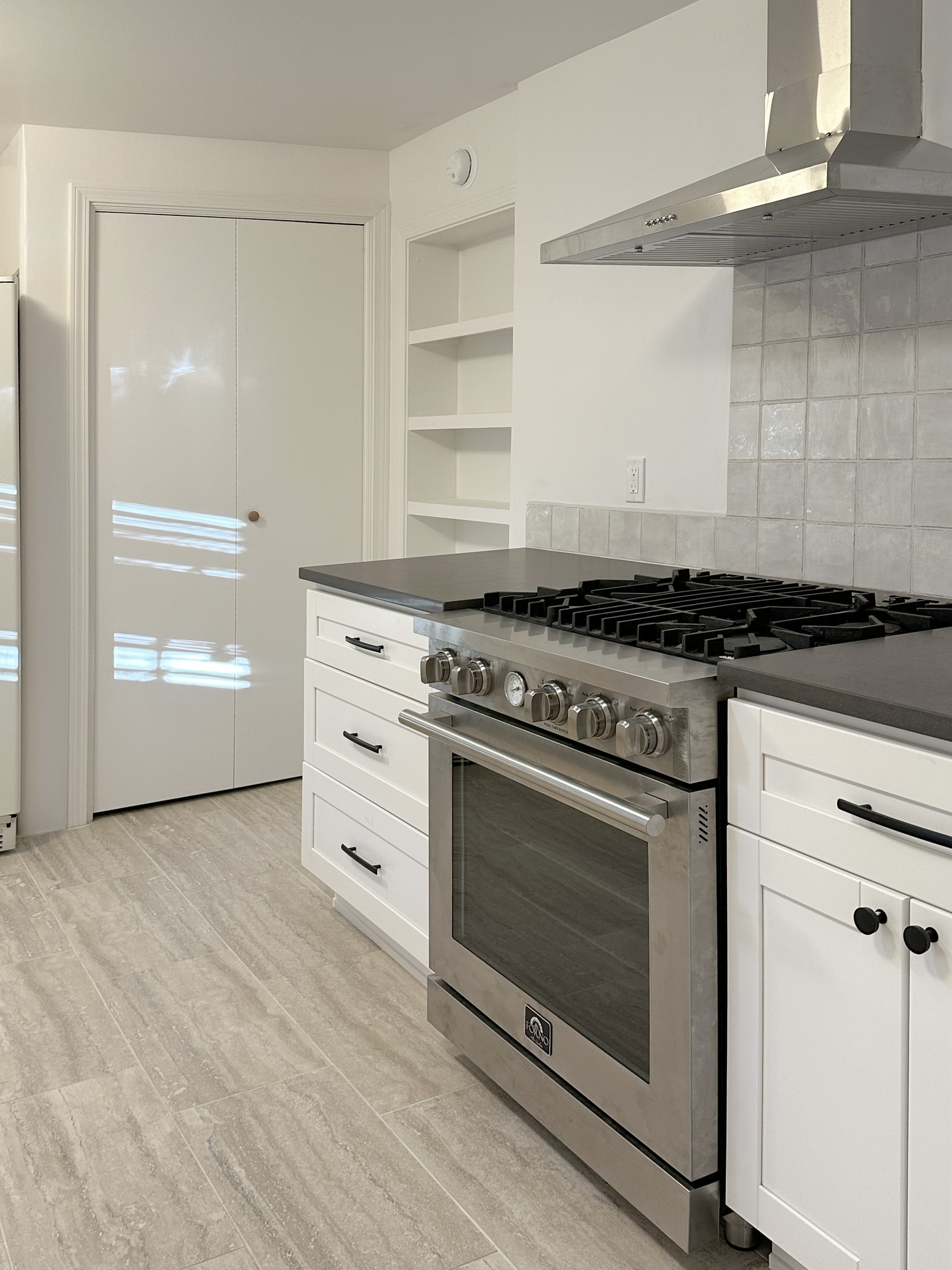 Building Photo - 721 W Manhattan Ave