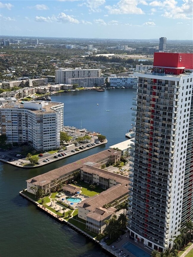 Building Photo - 4010 S Ocean Dr