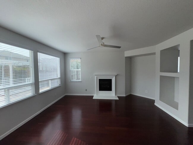 Building Photo - Looking for a Great Place to live?