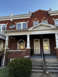 Building Photo - 744 W King St