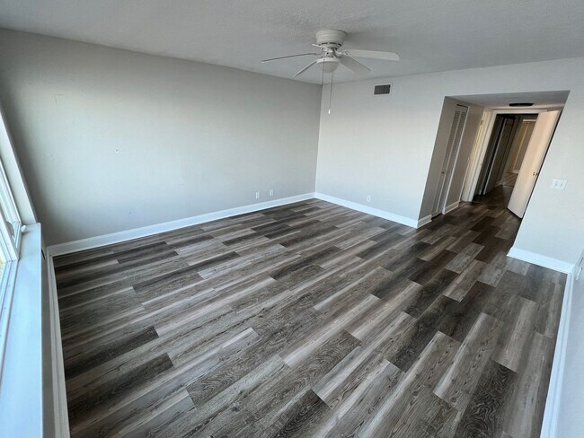 Building Photo - Luxurious Two-Story Condo with Breathtakin...