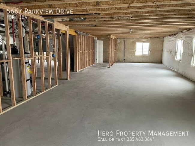 Building Photo - 5667 Parkview Dr