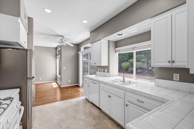 Building Photo - 4759 Rhapsody Dr