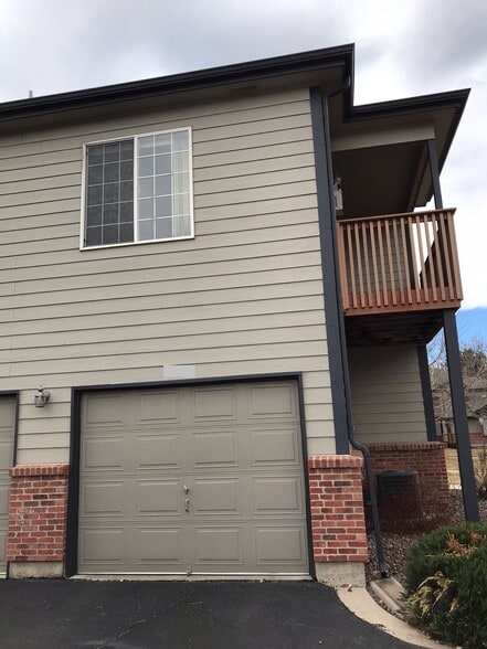 Attached garage - 960 W 112th Ave