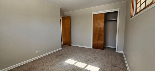 Building Photo - Beautiful Virginia Vale 4 Bedroom Split Level - New Paint, Carpet, Blinds - AVAILABLE NOW!