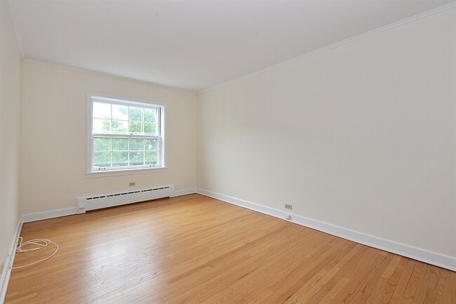 Building Photo - 1402 Hinman Ave