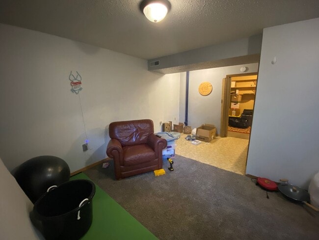 Building Photo - 3 bedroom 1.5 bath Twin Home
