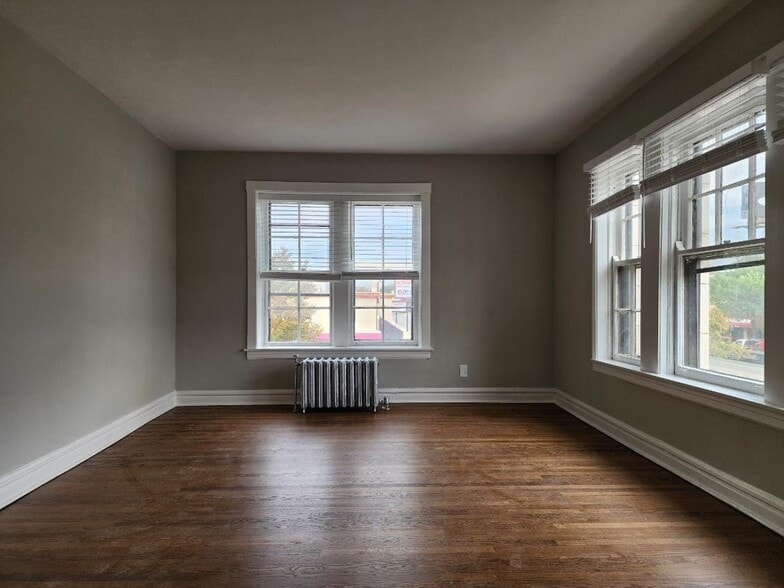 Building Photo - 1601 W Thome Ave