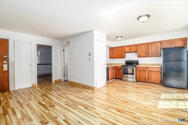 Building Photo - 171 Aspetuck Vlg