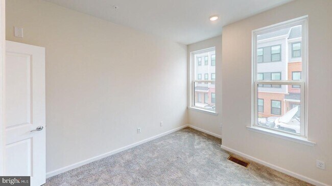 Building Photo - 714 Parker Blvd