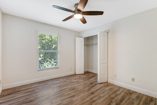 Building Photo - ** IBIS CLUB ** 3 BED / 2 BATH - CONDO - G...