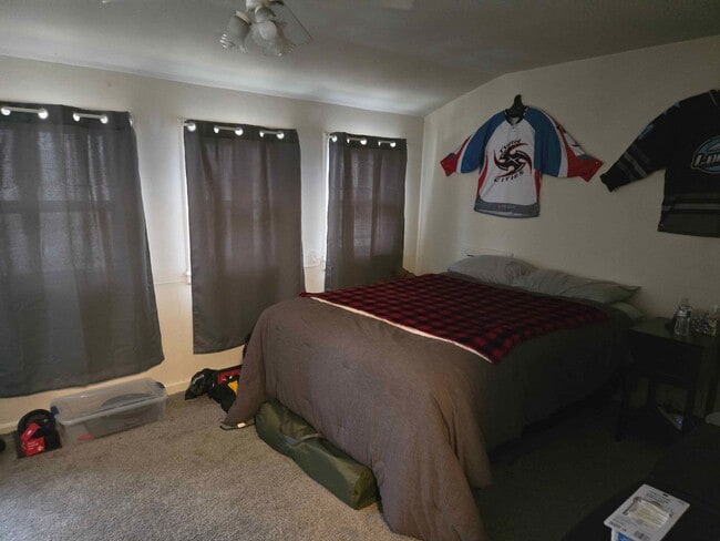 Building Photo - 1602 8th St E