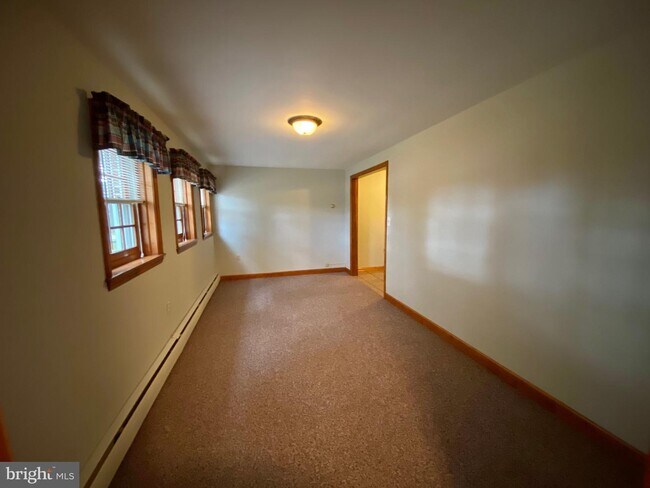 Building Photo - 515 Lakeview Ave