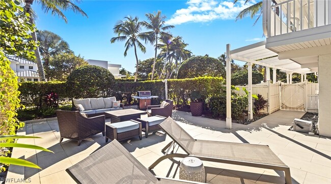 Building Photo - 877 7th St S