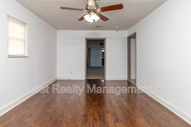 Building Photo - 2821 Vicksburg Ln