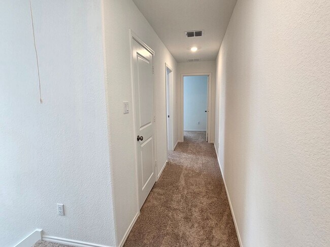 Building Photo - New 4 Bed / 2.5 Bath Home in Jarrell