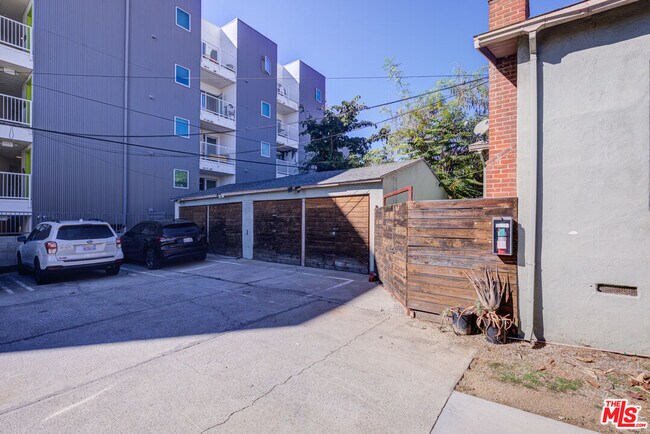 Building Photo - 3216 Bellevue Ave