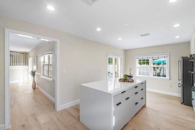 Building Photo - 518 Gardenia Terrace