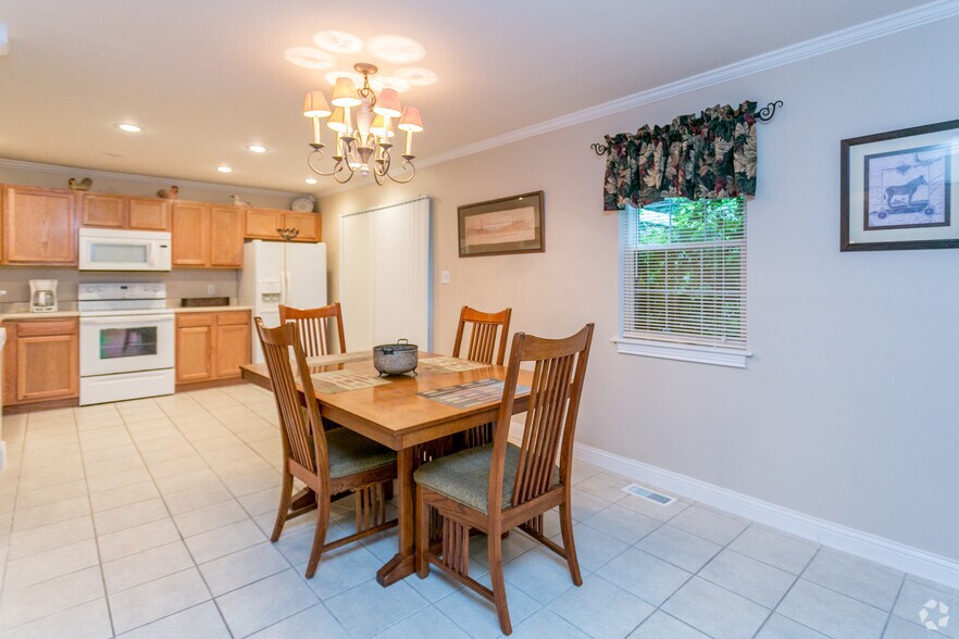 Colonial Crest Apartments 405 S Morrison Rd Muncie IN 47304