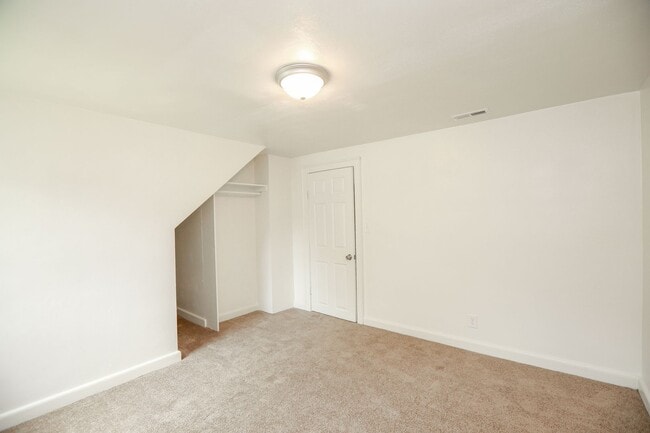 Building Photo - 4729 Pinehurst Ave