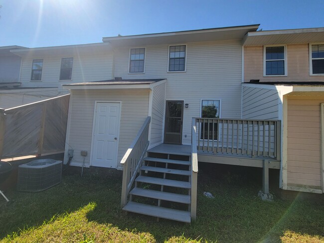 Building Photo - 3921 Miramar Dr Ext