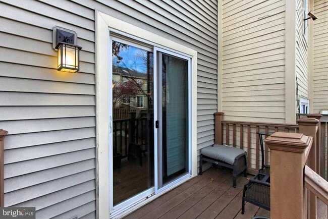 Building Photo - 5 S Floyd St