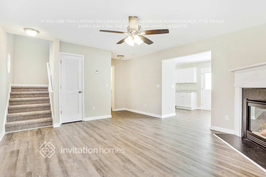 Building Photo - 371 Coral Cir