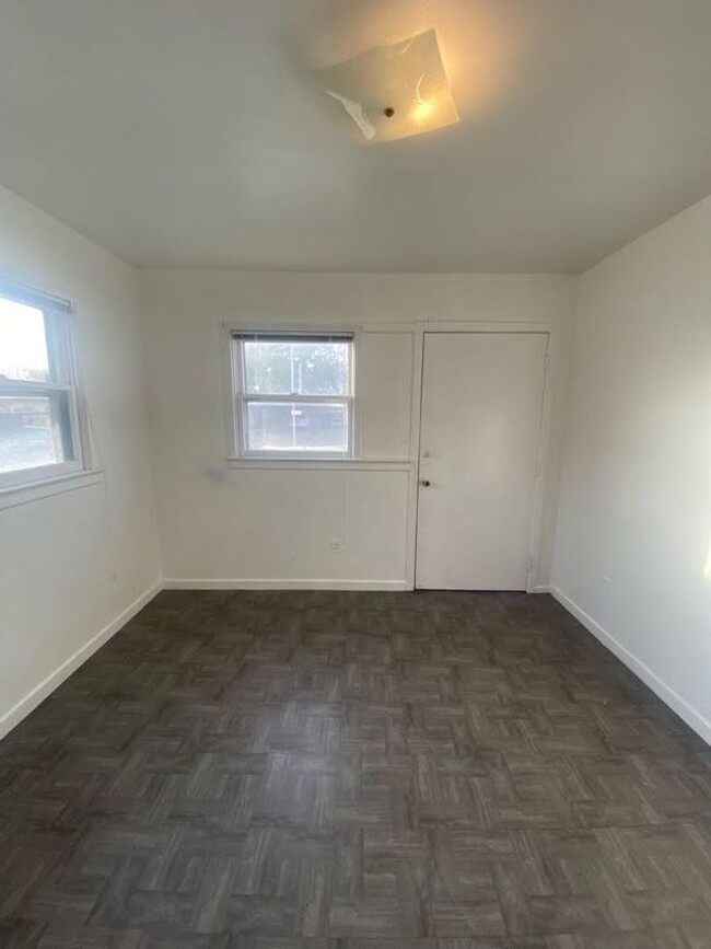 Building Photo - Spacious, remodeled 4 Bed, 2 Bath Home in ...