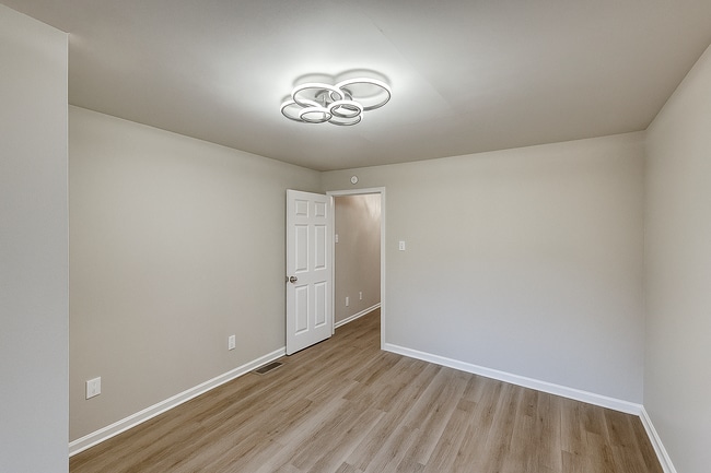 Building Photo - 704 E Perry St