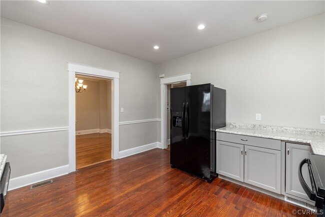 Building Photo - 2726 Hanes Ave