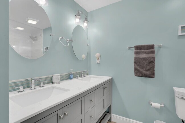 Building Photo - 320 S Ocean Blvd