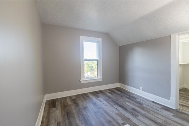 Building Photo - 4921 N 34th Ave