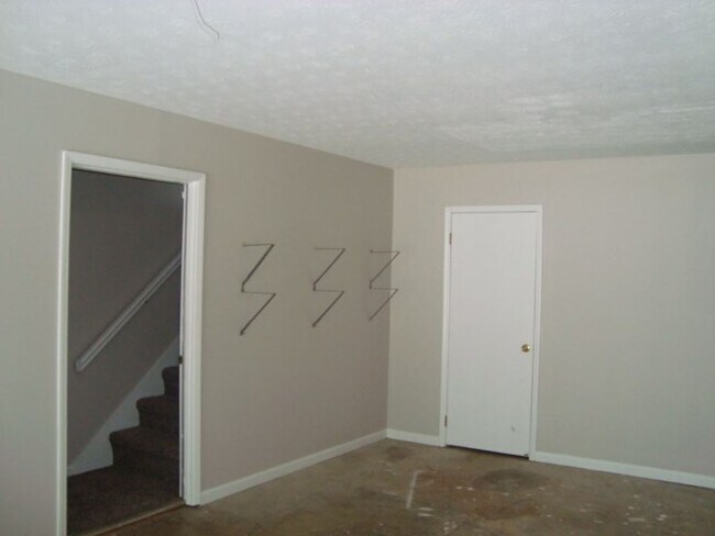 Building Photo - Three bedroom/2bathroom Condo available fo...