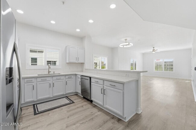 Building Photo - 5450 E Deer Valley Dr