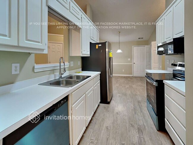 Building Photo - 2825 Maple Vista Ln SW