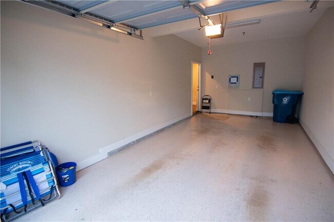 Building Photo - 702 Mariners Cir