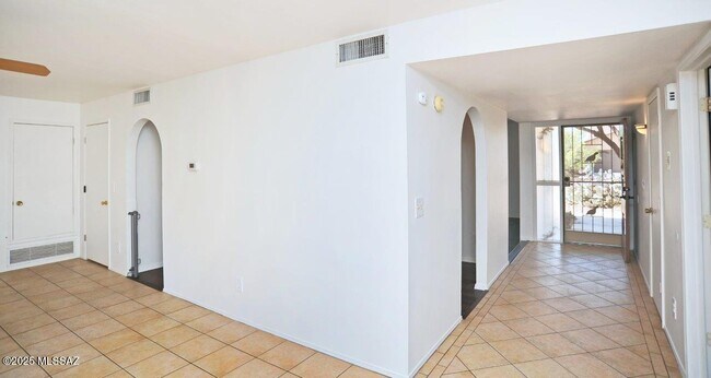 Building Photo - 4741 W Red Wolf Dr