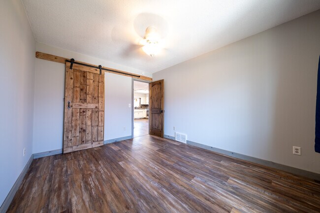 Building Photo - 1705 Slater Ln