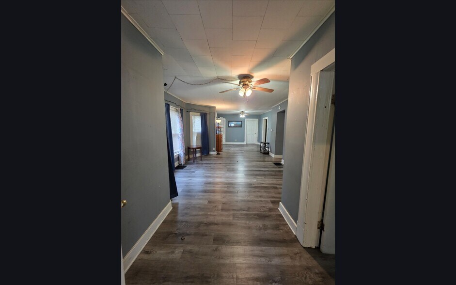 Building Photo - 600 N Carico St