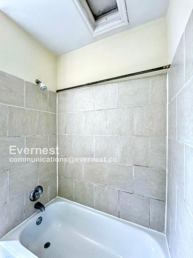 Building Photo - 1402 Ashley St