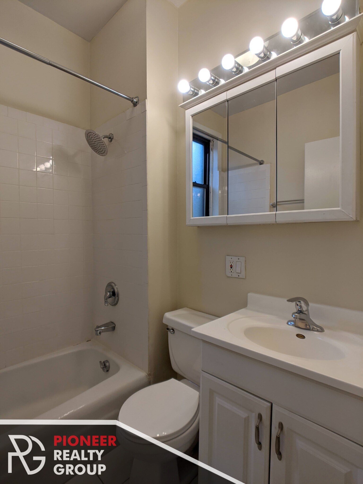 Building Photo - 1224 N Dearborn St