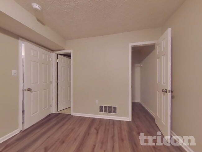 Building Photo - 1350 Redwood Cir